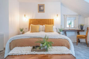 Gorgeous New 1 Bedroom Penthouse Flat